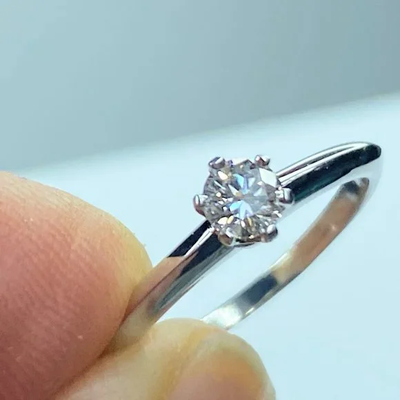 Tiffany & Co. Platinum 0.32ct G/VS2 round brilliant solitaire Diamond ring sz 6.